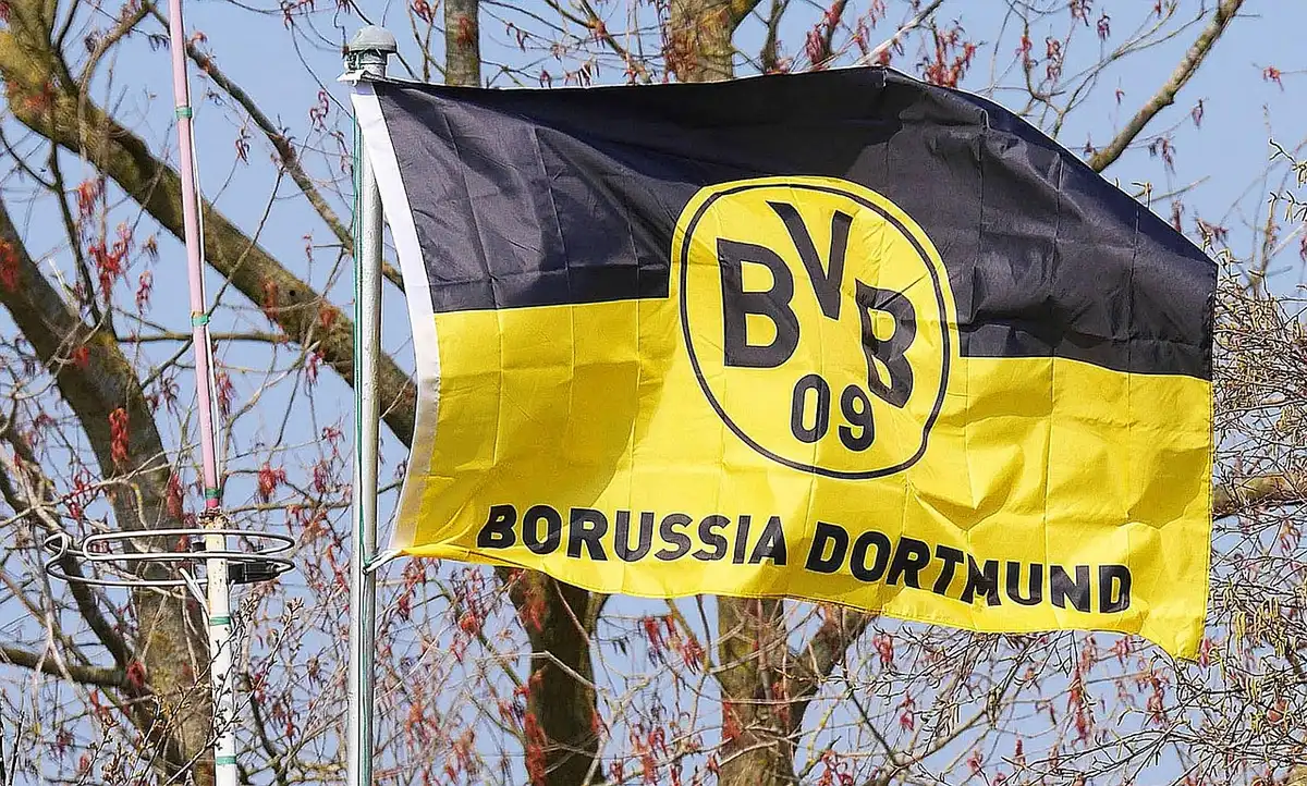 Junge Spieler von Borussia Dortmund beim Training oder in der Vorbereitung