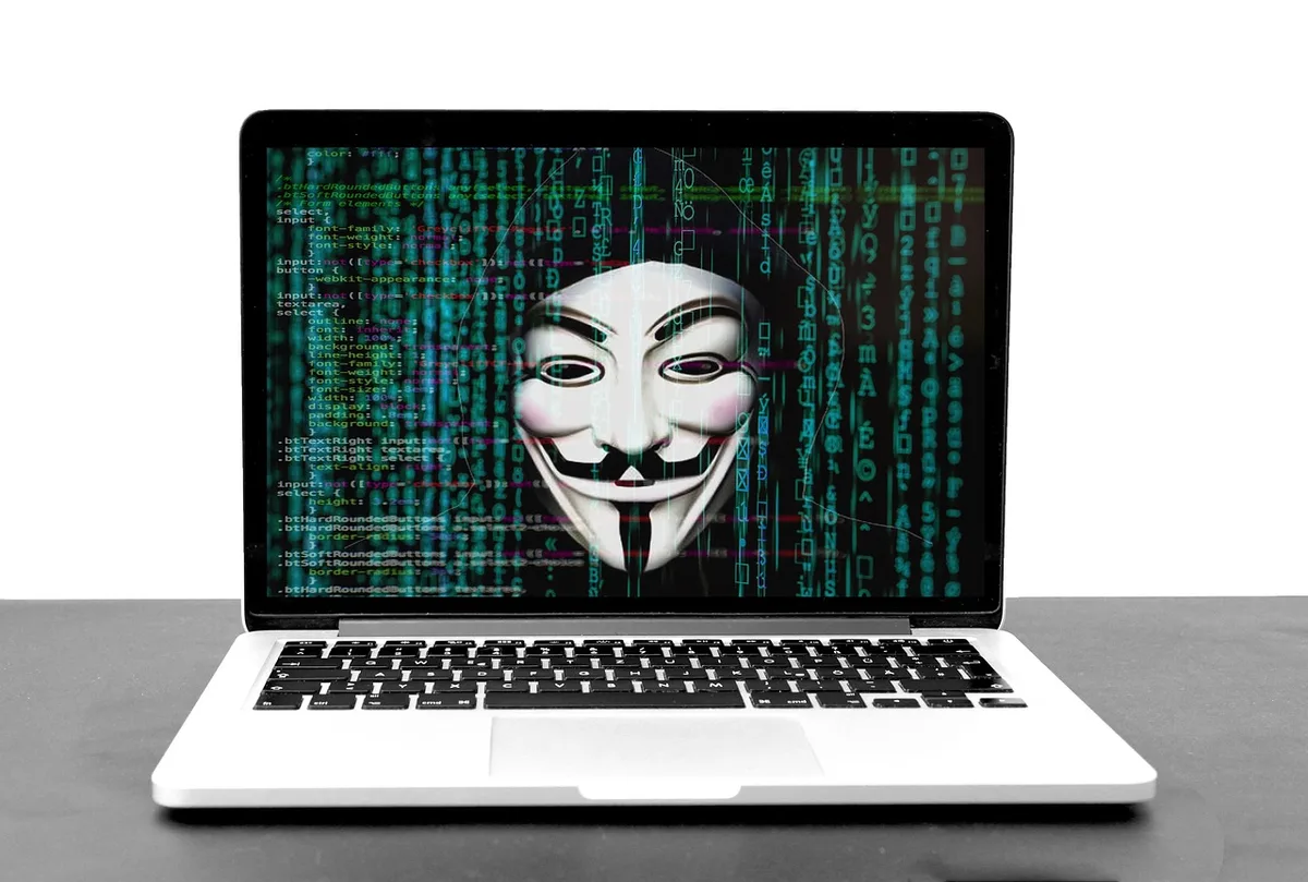 Mehrschichtige Verteidigungssysteme gegen automatisierte Cyberangriffe und Phishing