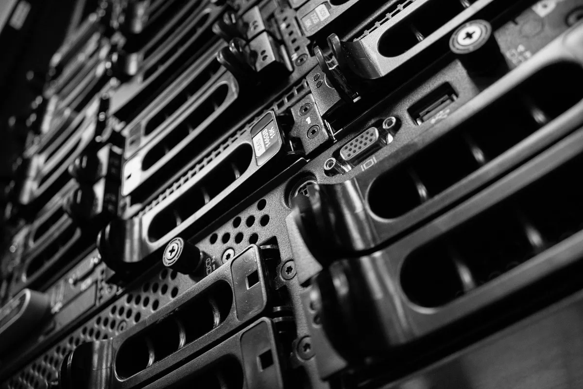Abgeschottete Serverracks nach Trennung vom Netz