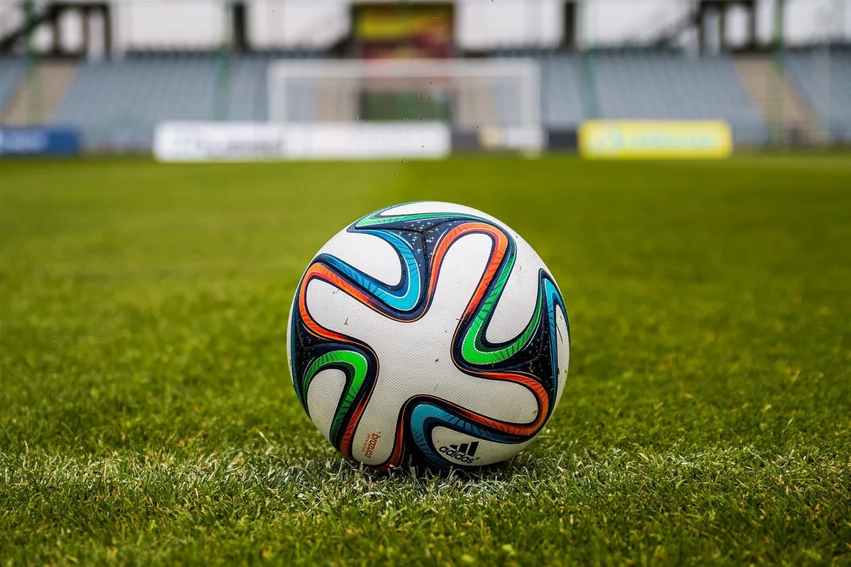 Defensive Abwehrformation beim Fußballtraining